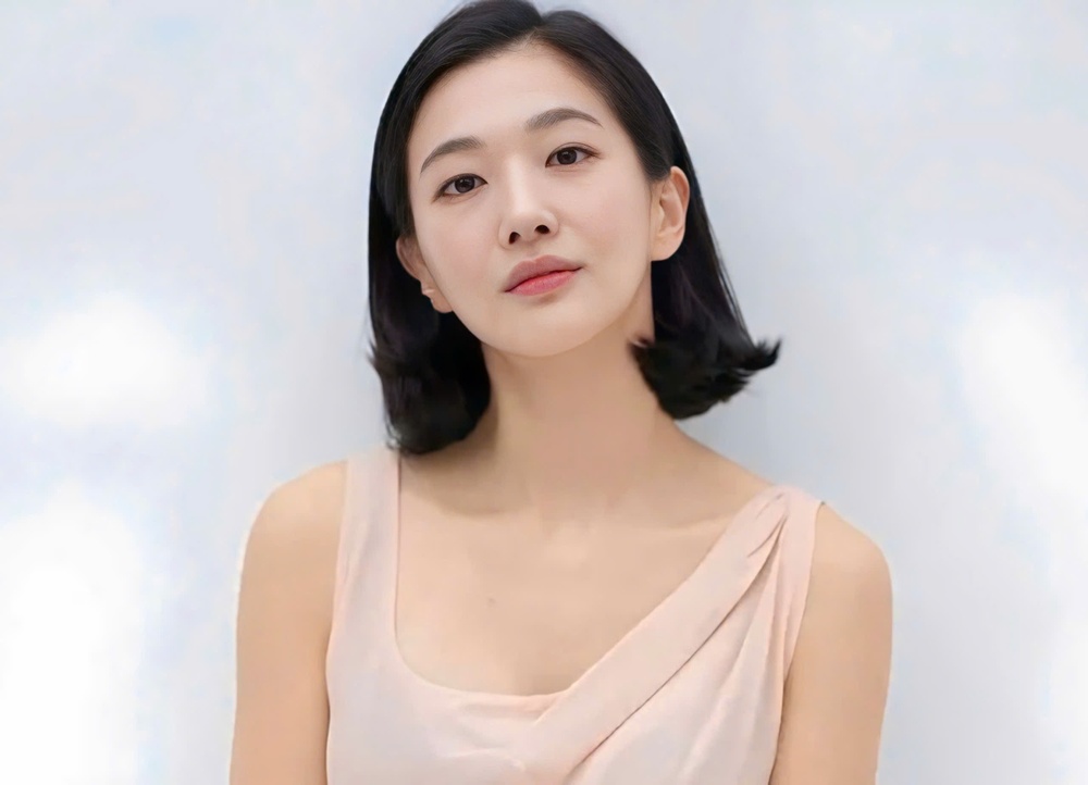 Hai sao nữ đóng cảnh táo bạo trong ‘The Trunk’