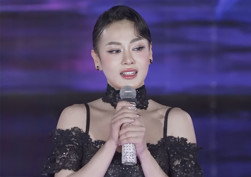 Phương Oanh vụng về