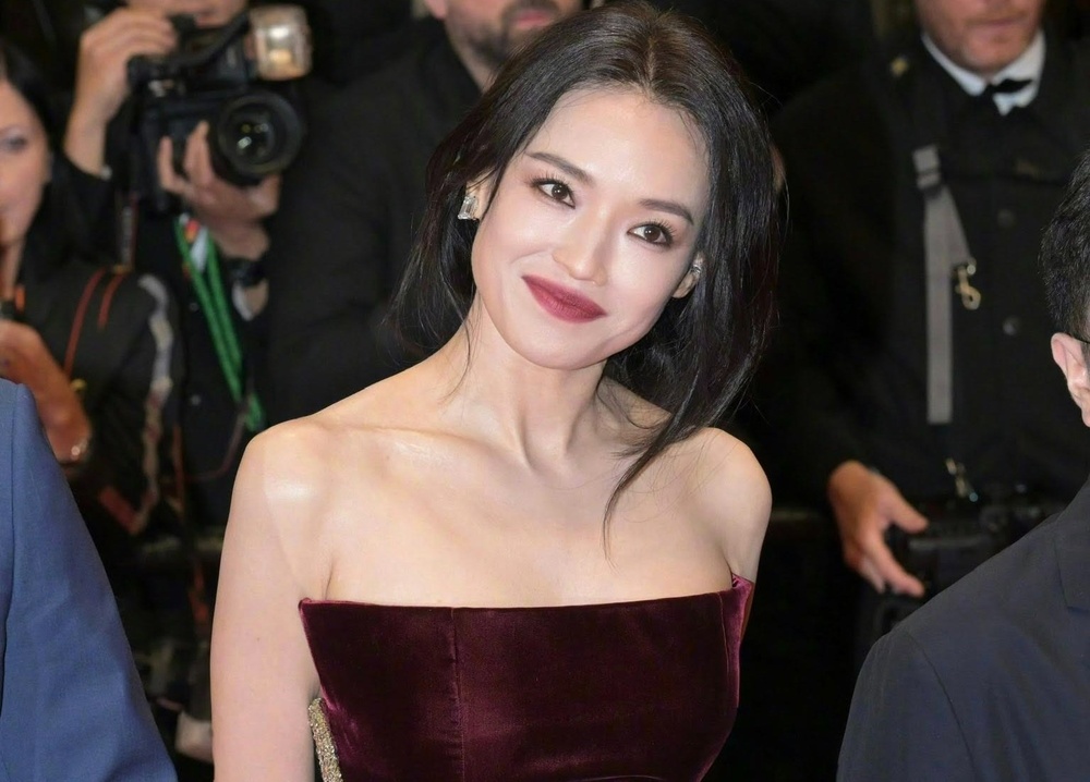 Thư Kỳ đầy khí chất