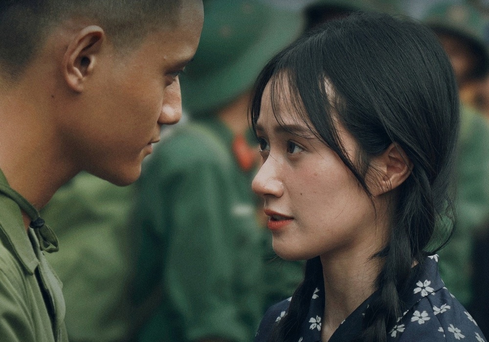 'Mưa đỏ' thu 700 tỷ đồng