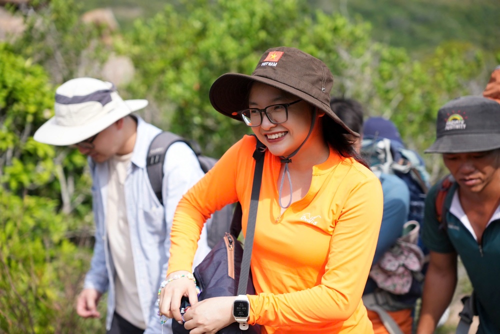 Tinh trang 'cam nang' dong nghiep sau team building hinh anh