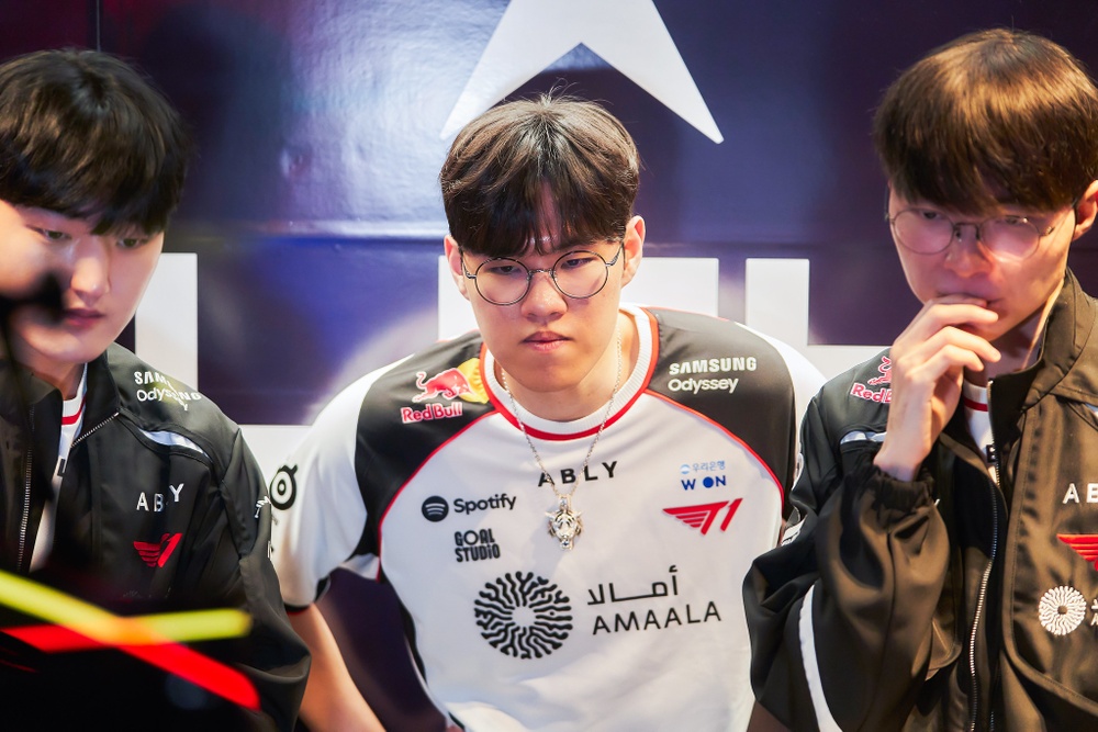 T1 bi loai la bi kich cho LCK hinh anh