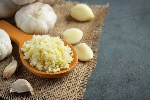 Dieu gi xay ra voi co the neu thuong xuyen an toi song? hinh anh