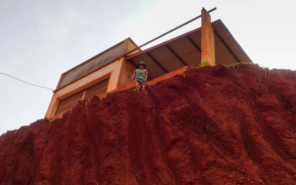 Tin moi vu nha dan o Dong Nai bi day sat mieng 'vuc sau' hinh anh