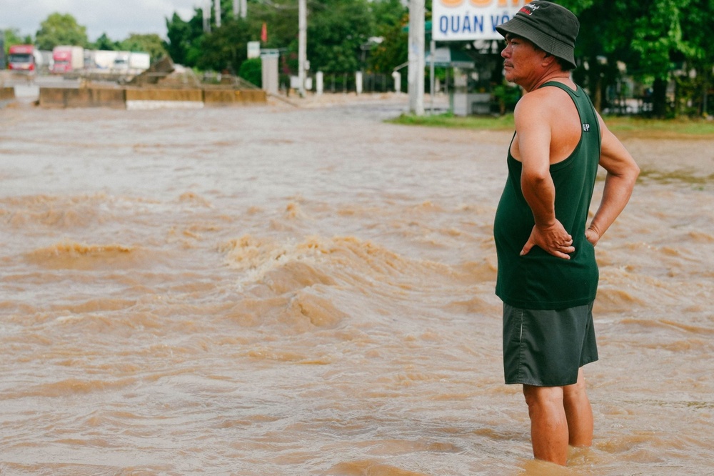 Hinh anh Lam Dong ngap chua tung thay, quoc lo hoa thanh song hinh anh