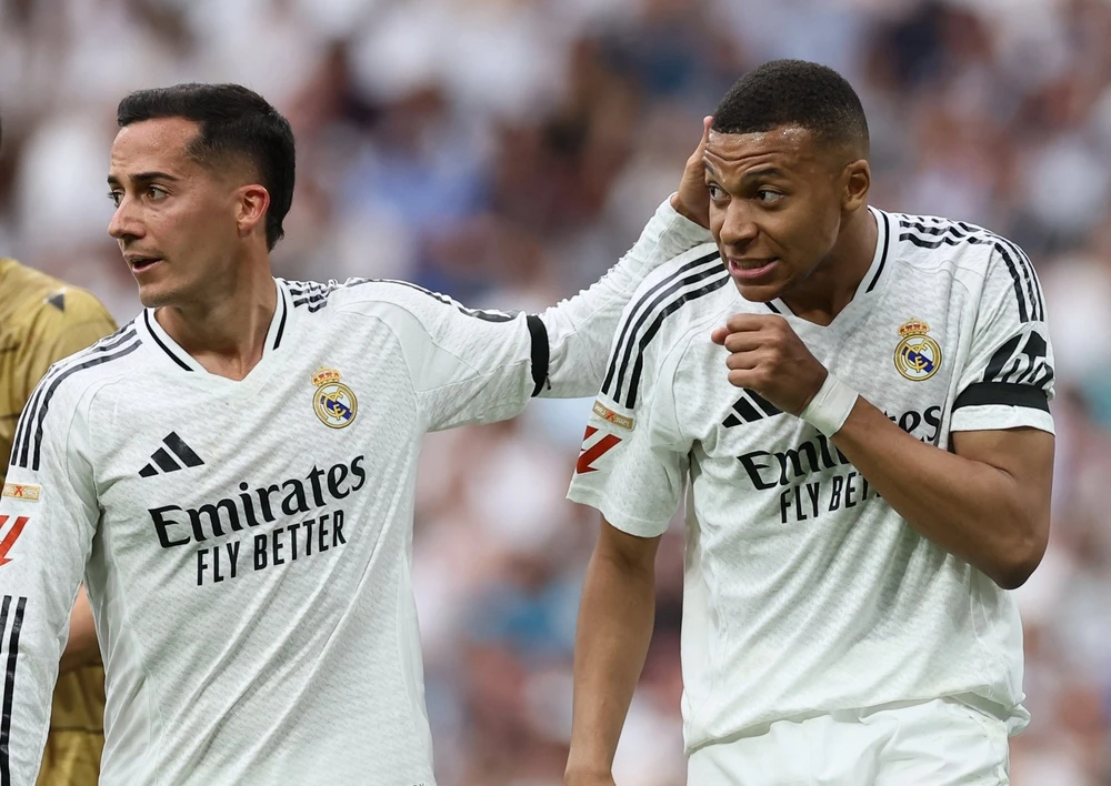 Mbappe tao cot moc lich su hinh anh