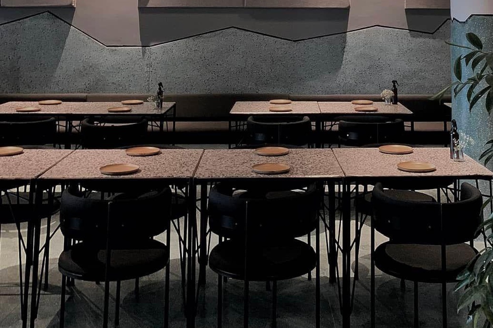 Xac minh nhan vien nha hang pizza Ha Noi tu y dung dien thoai khach hinh anh