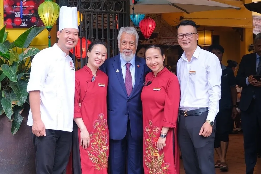 Thu tuong Timor-Leste vao bep lam nem cua be trong nha hang Ha Noi hinh anh