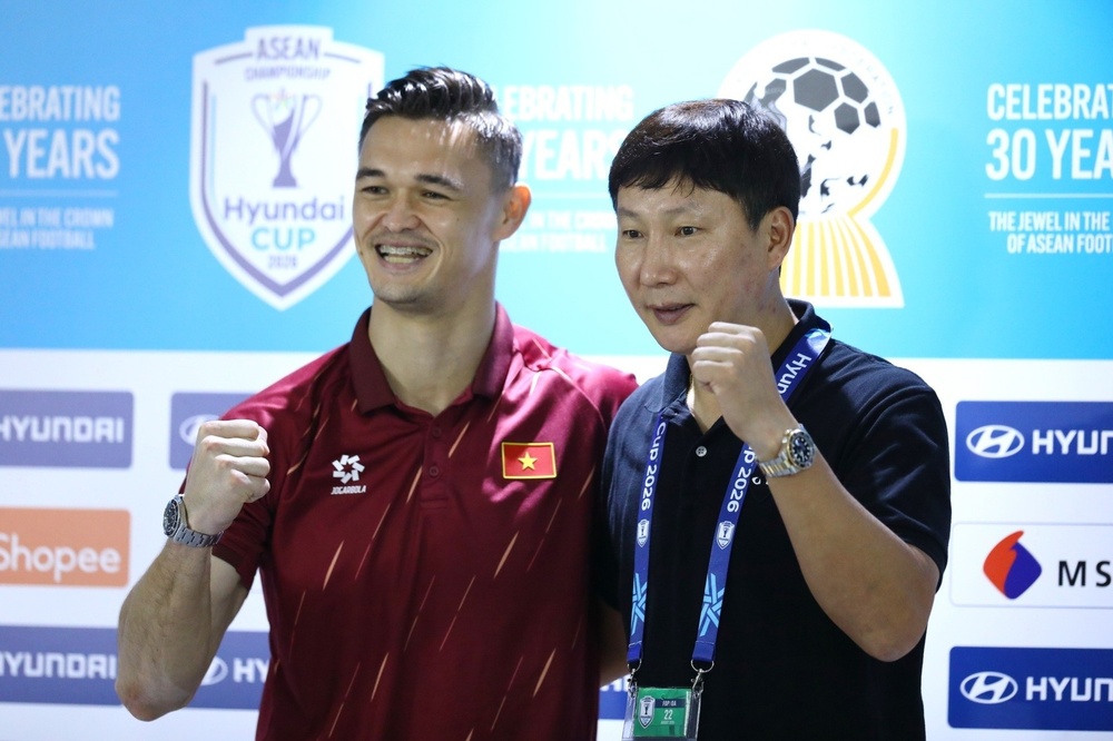 HLV Kim: Nếu Ronaldo hay Messi sút hôm nay, Lê Giang cũng cản được