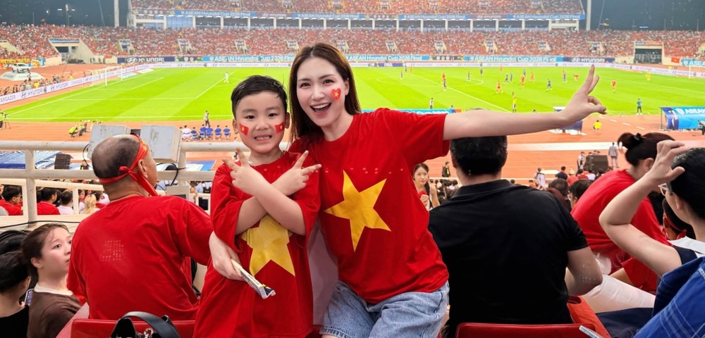 Dàn sao ăn mừng chức vô địch của tuyển Việt Nam