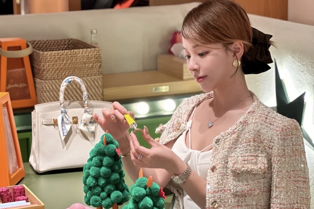 10 trieu phu USD mong qua Giang sinh gi hinh anh