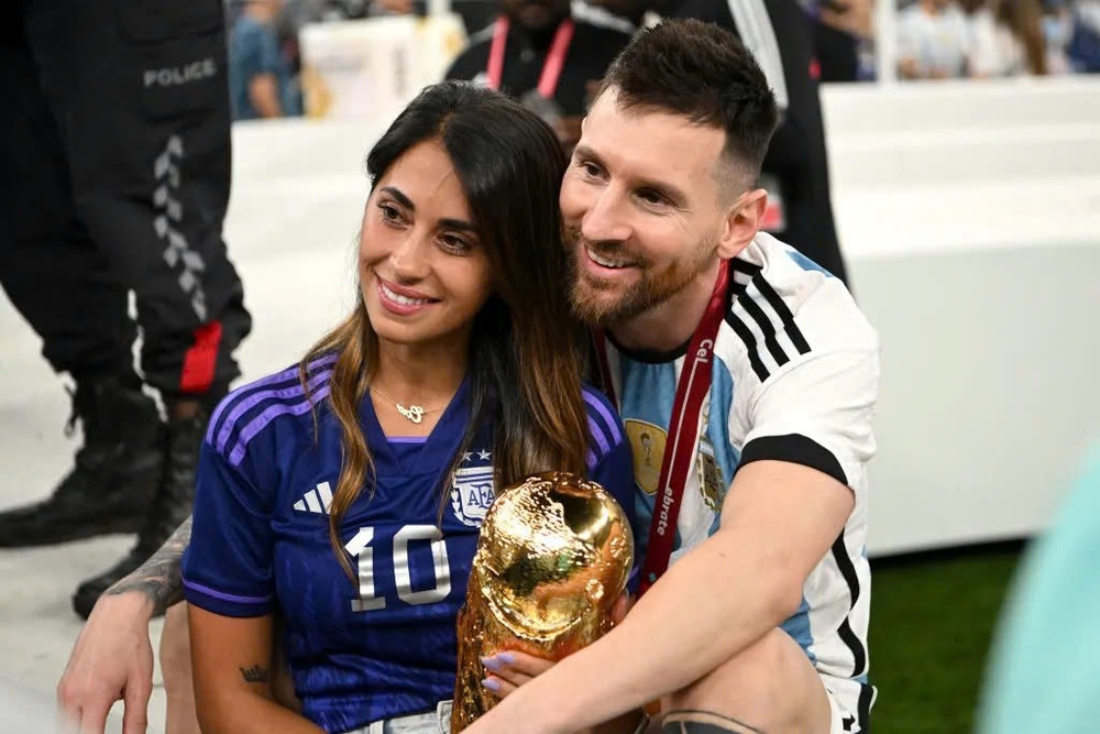 Ben trong biet thu 10 trieu USD cua Messi o My hinh anh