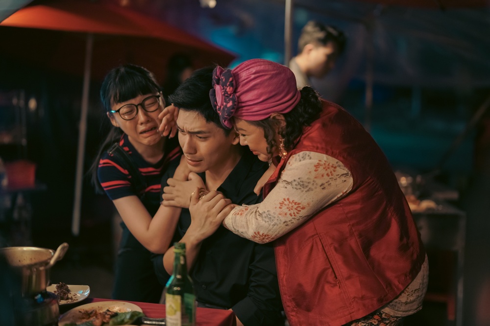 'Bộ tứ báo thủ' - khi đàn ông được quyền yếu đuối