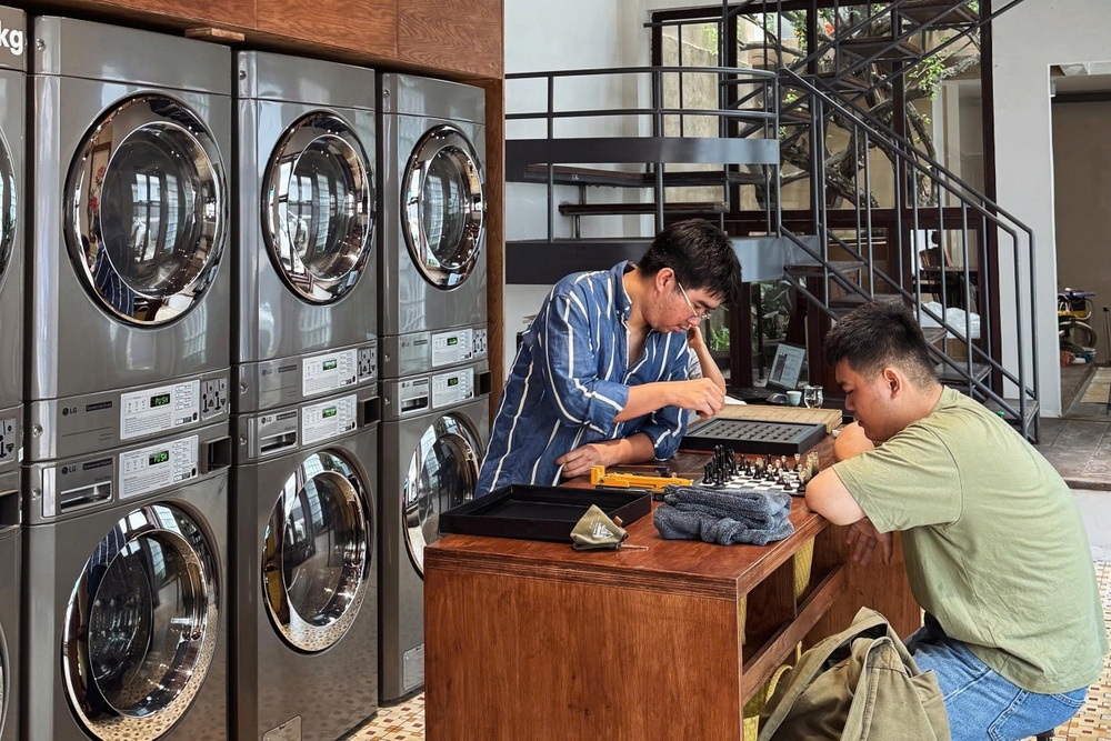 Tiệm trà đạo kết hợp giặt sấy 'độc lạ' ở TP.HCM