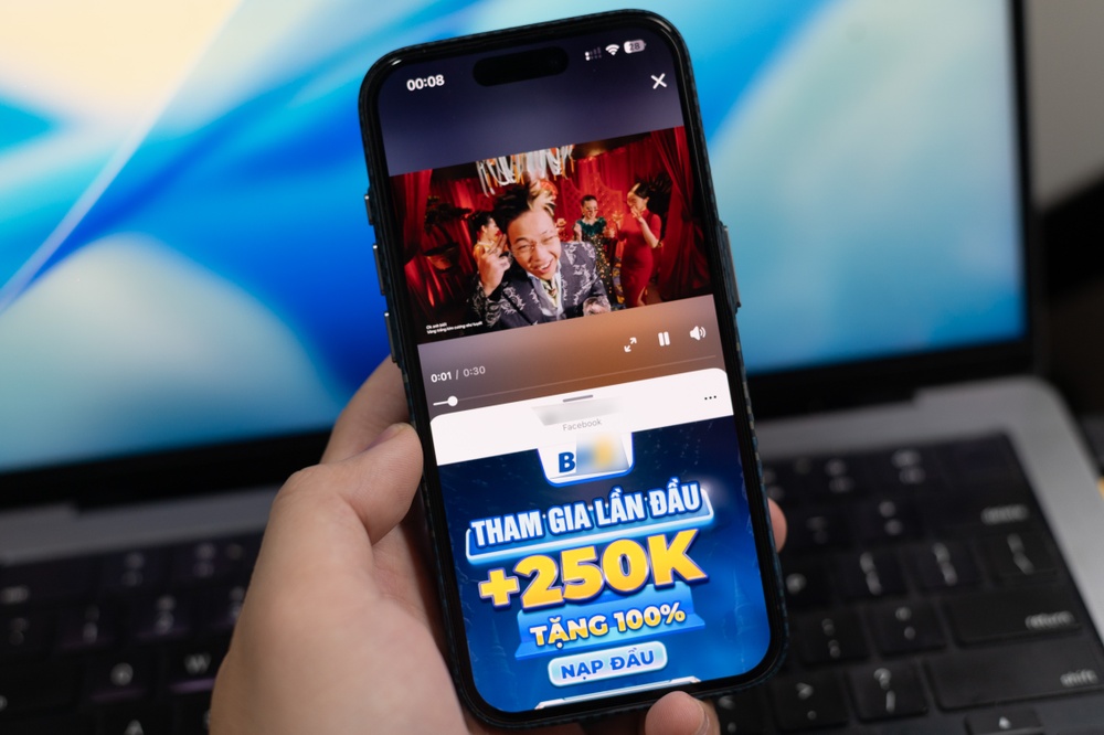 Web ca do chay quang cao cho MV cua RichChoi hinh anh