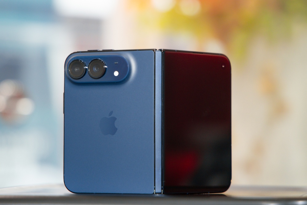 Đại lý Việt Nam mở bán iPhone Duo, lượng hàng không nhiều