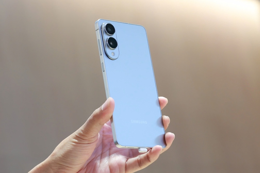 Galaxy S25 Edge la 'don phu dau' voi Apple? hinh anh