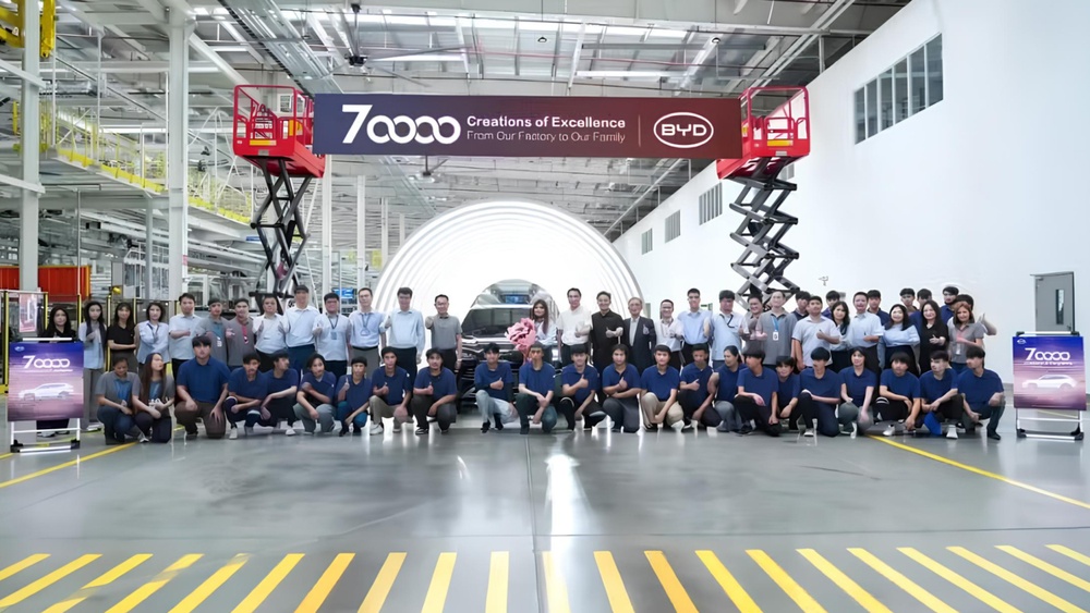Nha may BYD o Thai Lan xuat xuong chiec xe thu 70.000 hinh anh