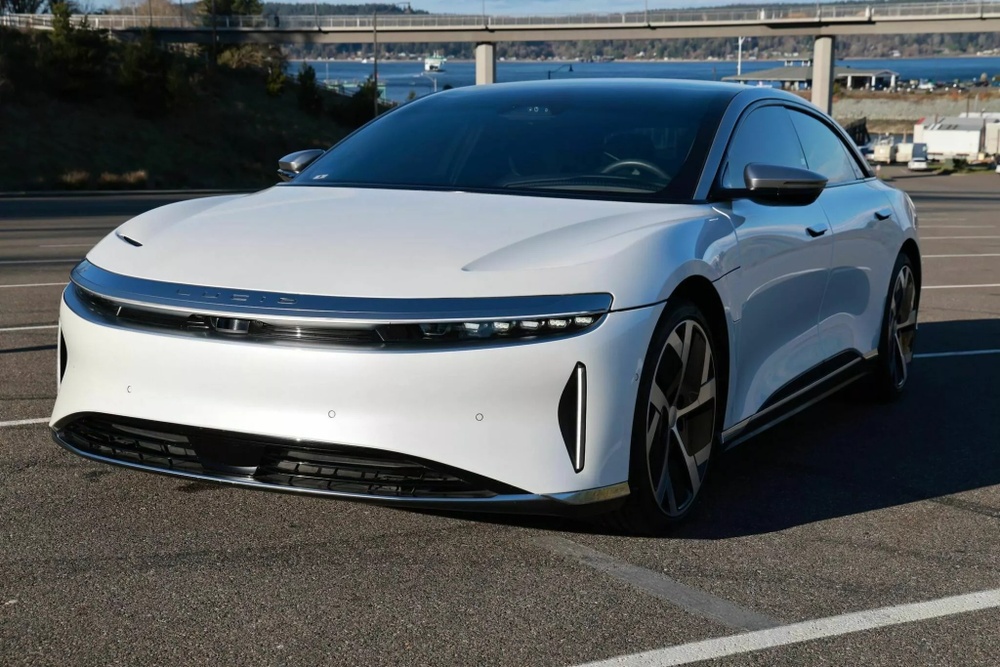 Chiec sedan dien mat 60% gia tri sau 4 nam hinh anh