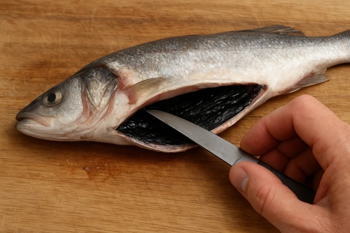 Lop mang den trong bung ca co nen an hay phai cao bo? hinh anh