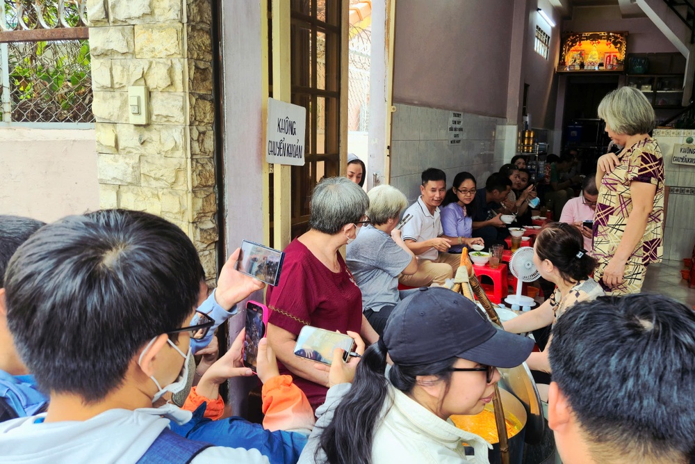 Banh_canh_4_znews.jpg