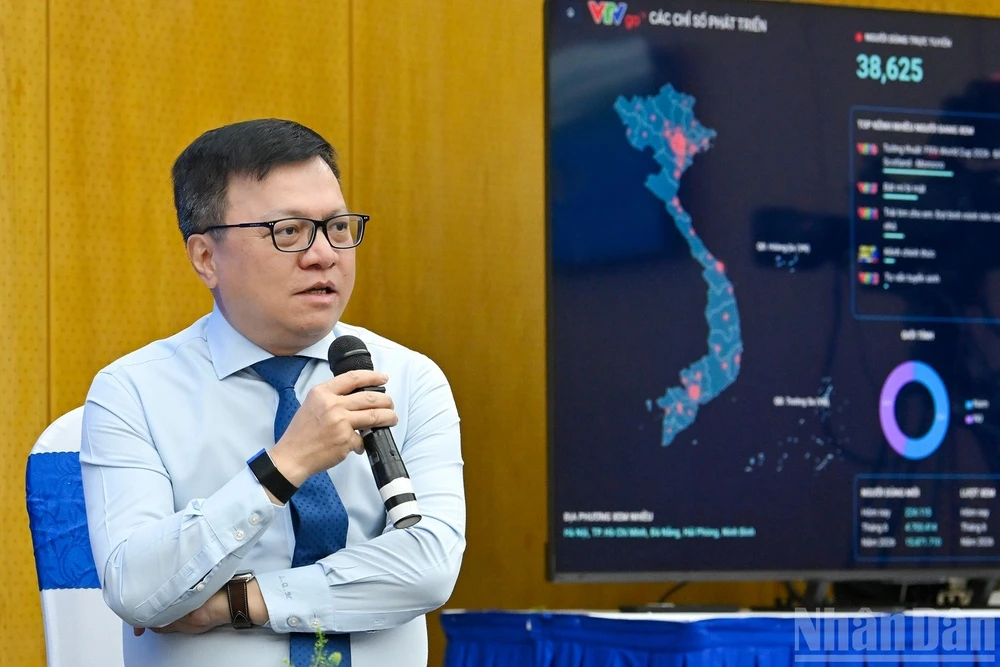 Cach bao chi gianh lai doc gia tu tay cac nen tang xuyen bien gioi hinh anh