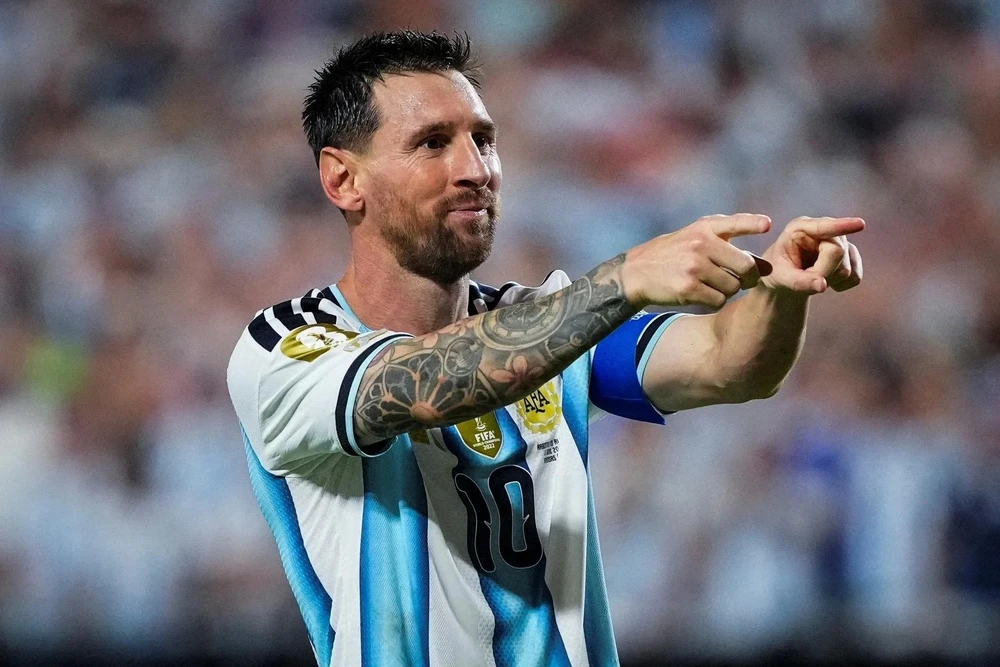 Sang lam van phong, toi ve dich truyen tranh Messi hinh anh