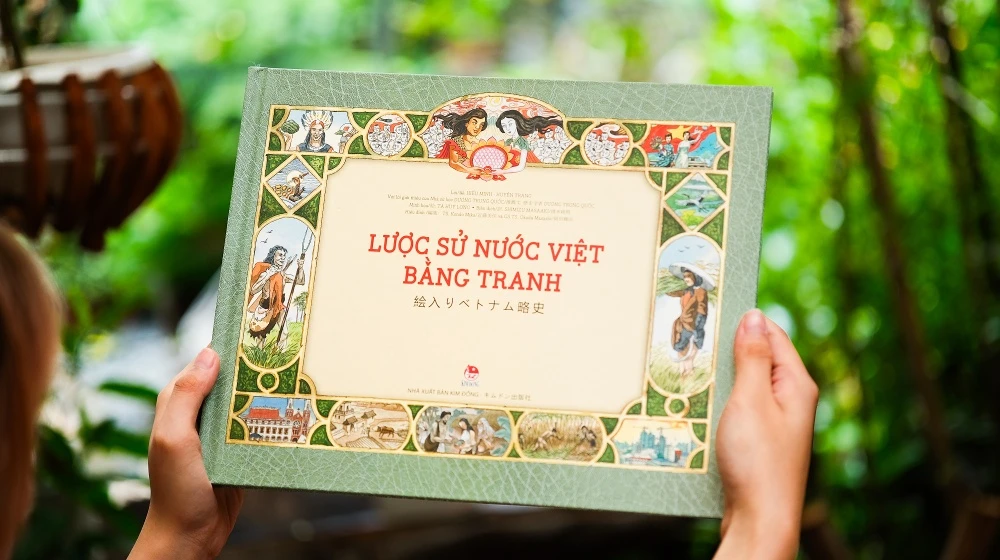 'Luoc su nuoc Viet bang tranh' co ban song ngu Viet - Nhat hinh anh