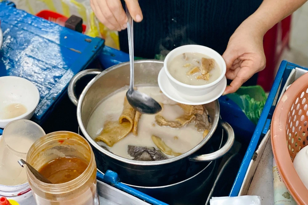 Ky la pha lau TP.HCM mau trang duc, chi ban 2 tieng moi ngay hinh anh