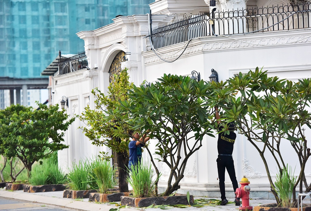 Biet thu trang le cua Ly Nha Ky ben song Sai Gon anh 12