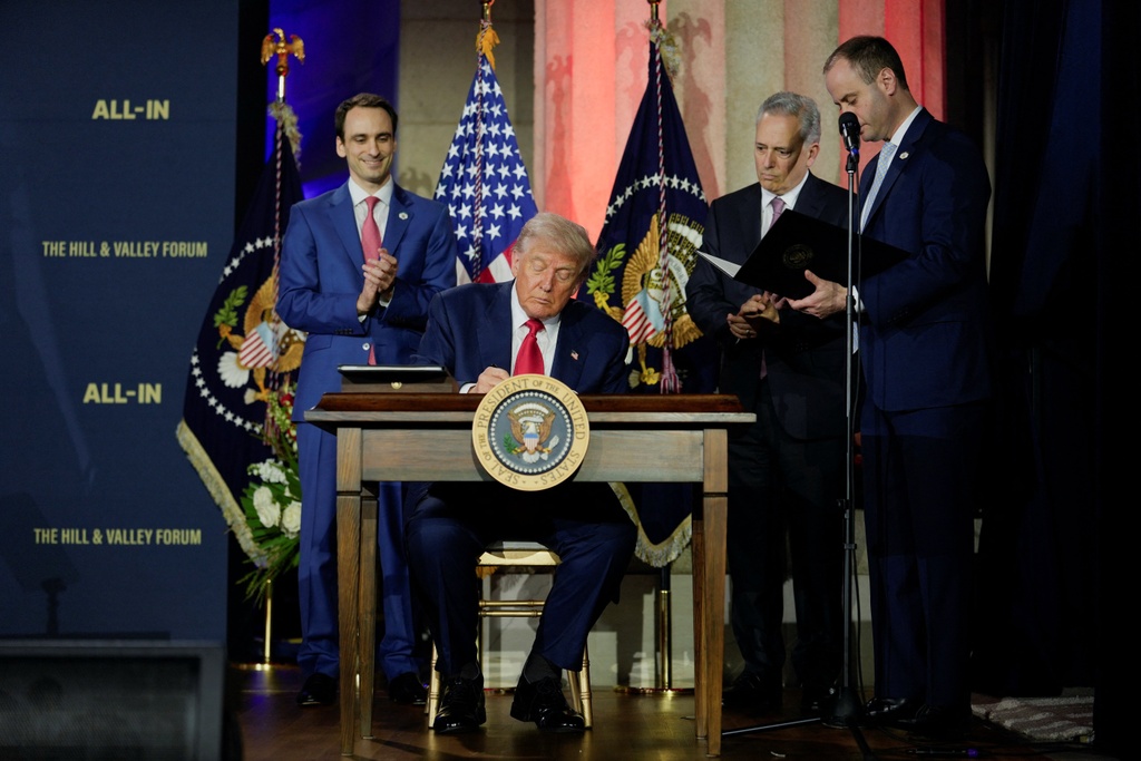 Ông Trump muốn Mỹ dẫn đầu thế giới bằng ‘gói AI trọn bộ’
