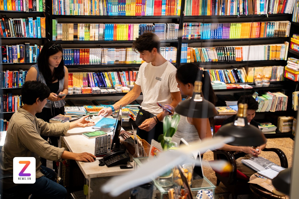 the bookworm hanoi anh 2