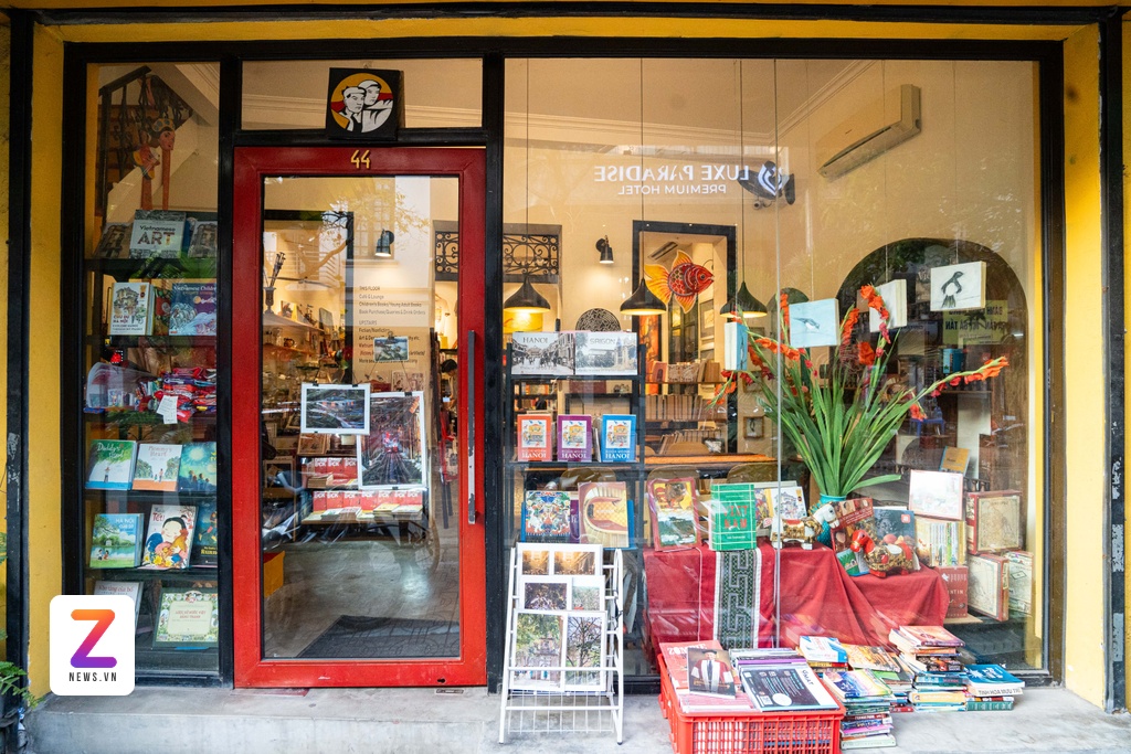 the bookworm hanoi anh 1