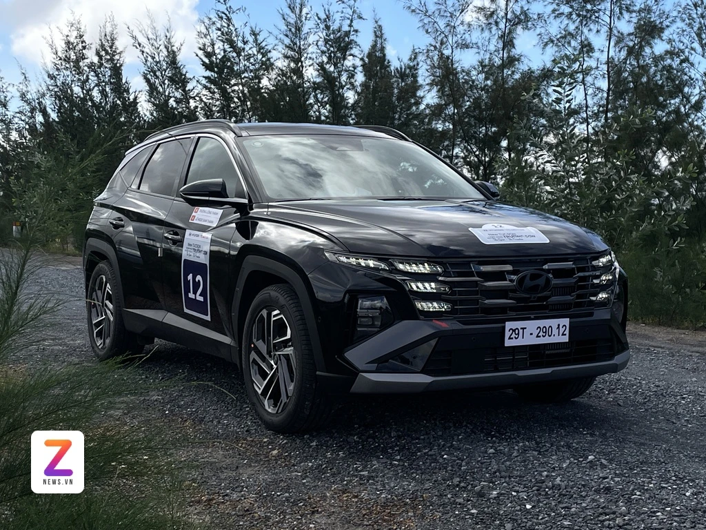 Mitsubishi Destinator,  Toyota Innova Cross,  xe gam cao anh 5