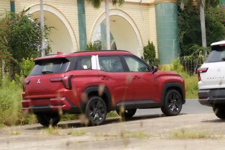Mitsubishi Destinator anh 1