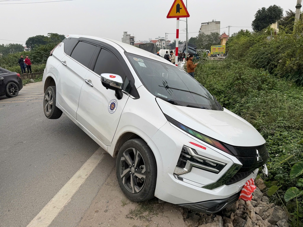 4 xe tong lien hoan anh 2