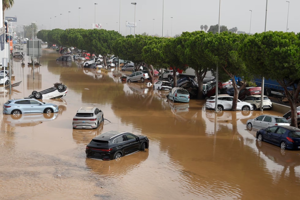 Thế giới chao đảo vì lũ lụt