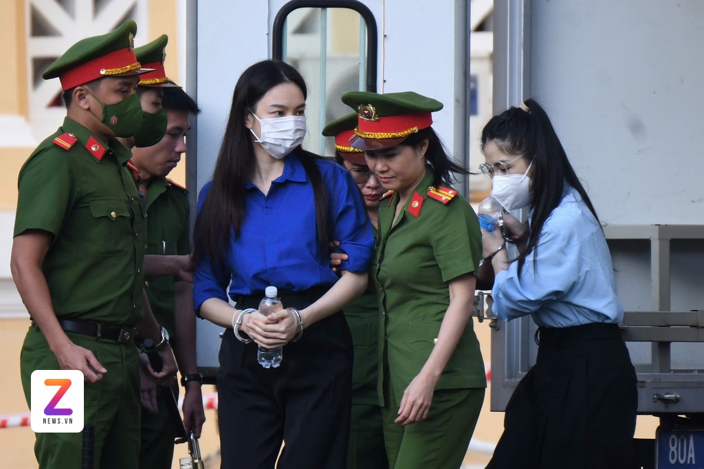 hoa hau Thuy Tien anh 3