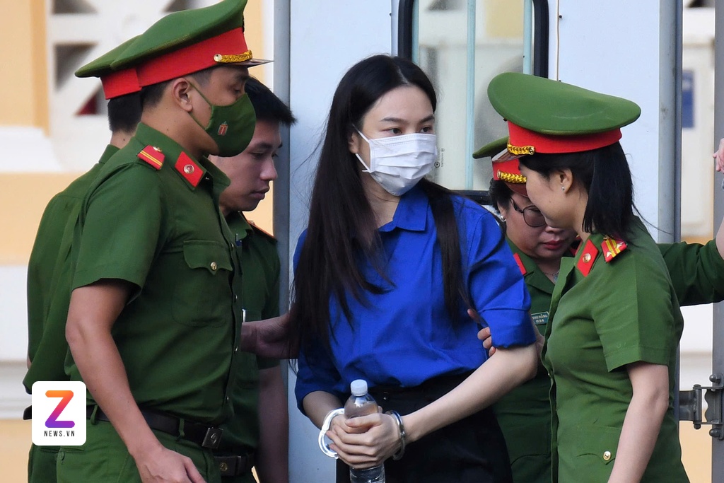 hoa hau Thuy Tien anh 4