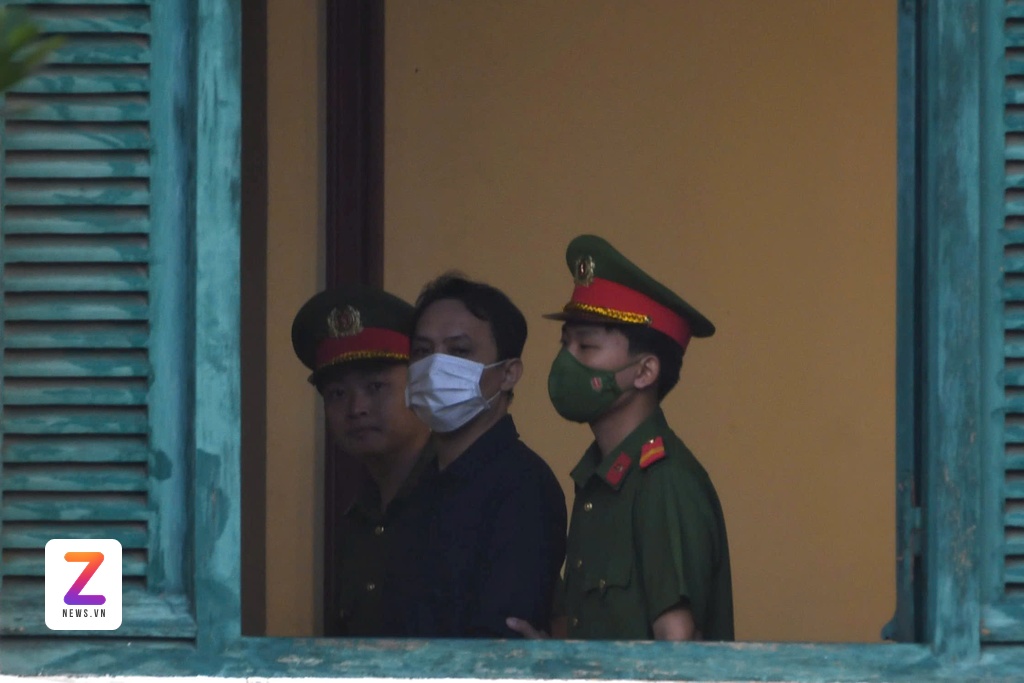 hoa hau Thuy Tien anh 7