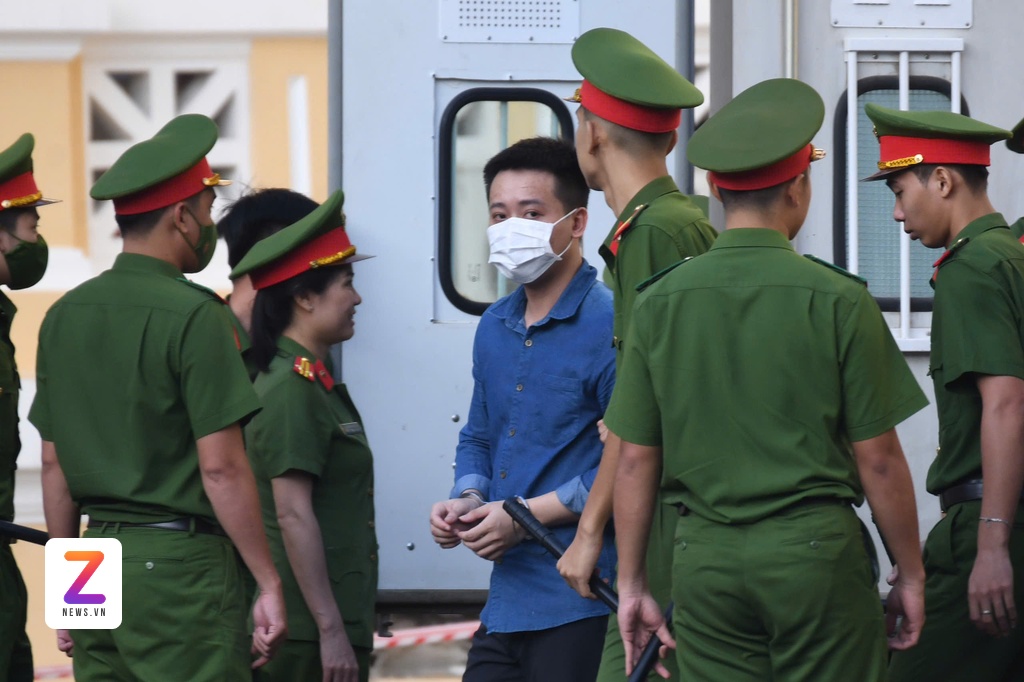 hoa hau Thuy Tien anh 6