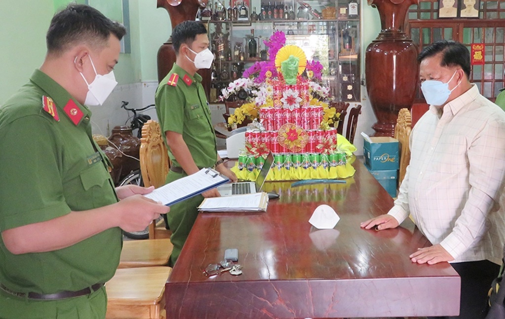 Bat tam giam Doi truong Doi CSGT o An Giang anh 1
