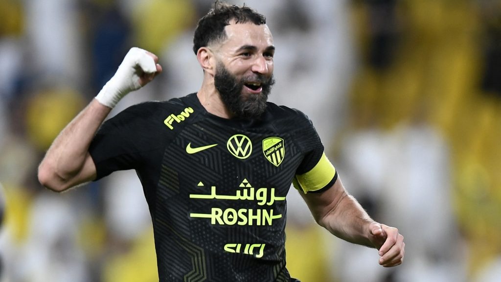 Benzema cũng không hài lòng với CLB hiện tại