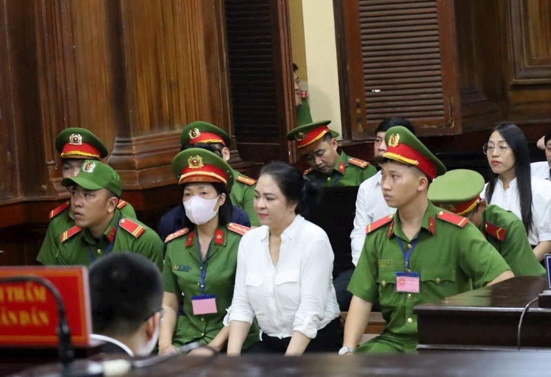nhan vien ba Phuong Hang anh 1