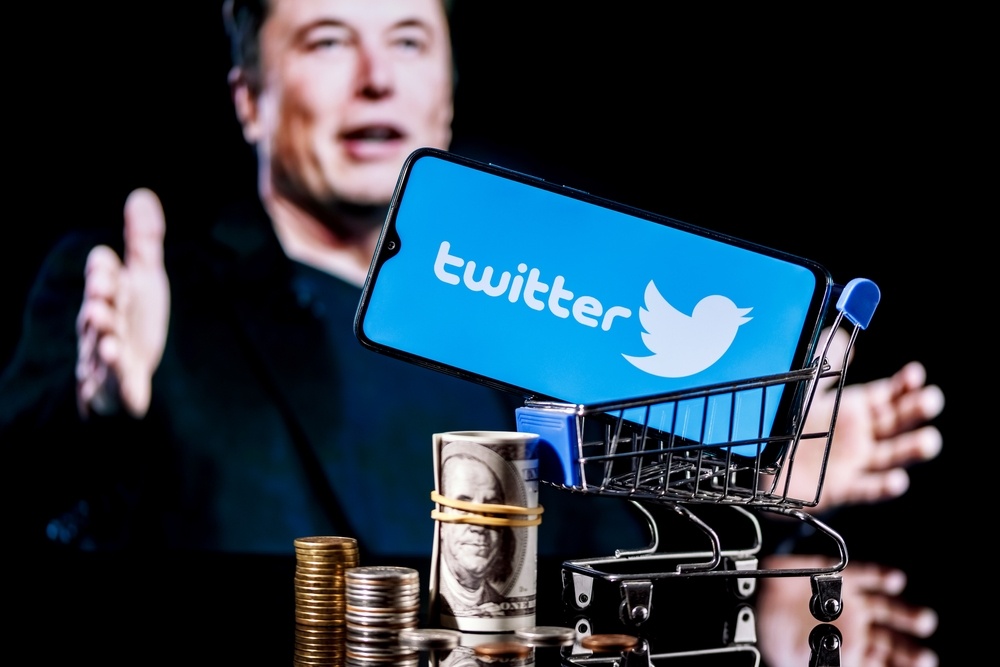 Twitter cat giam nhan su anh 1