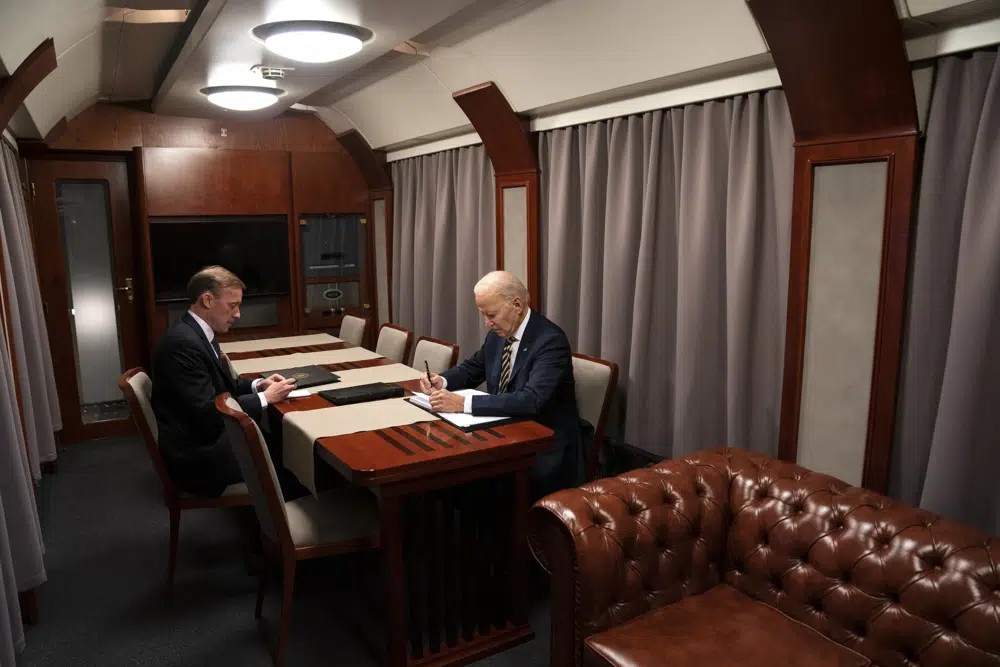 biden tham ukraine anh 1