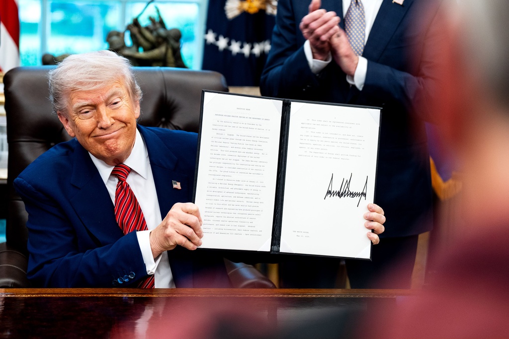 Ông Trump làm gì sau nửa năm nhiệm kỳ hai
