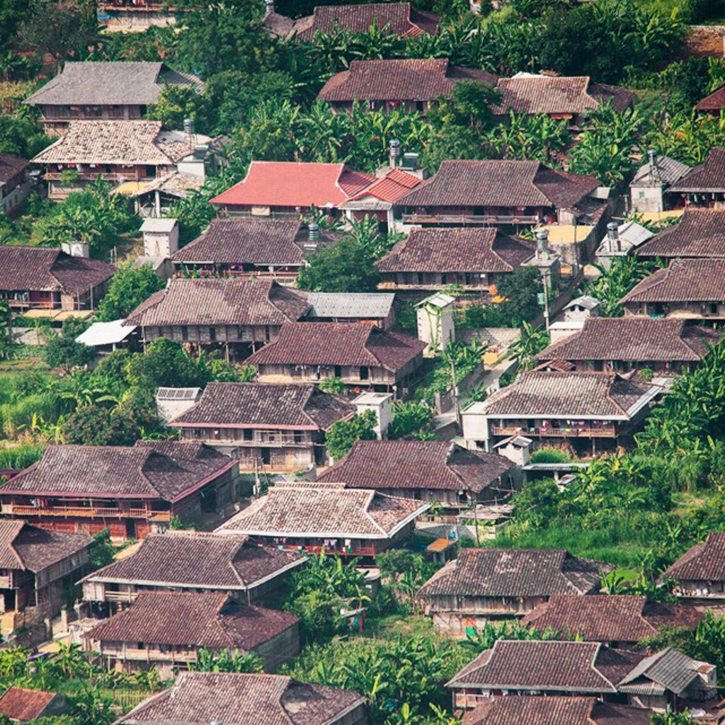 Nhà sàn truyền thống với mái ngói âm dương tại Quỳnh Sơn