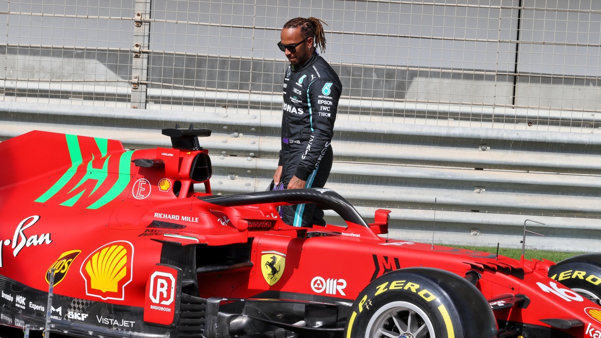 Dàn siêu xe Ferrari ấn tượng của tay đua F1 Lewis Hamilton