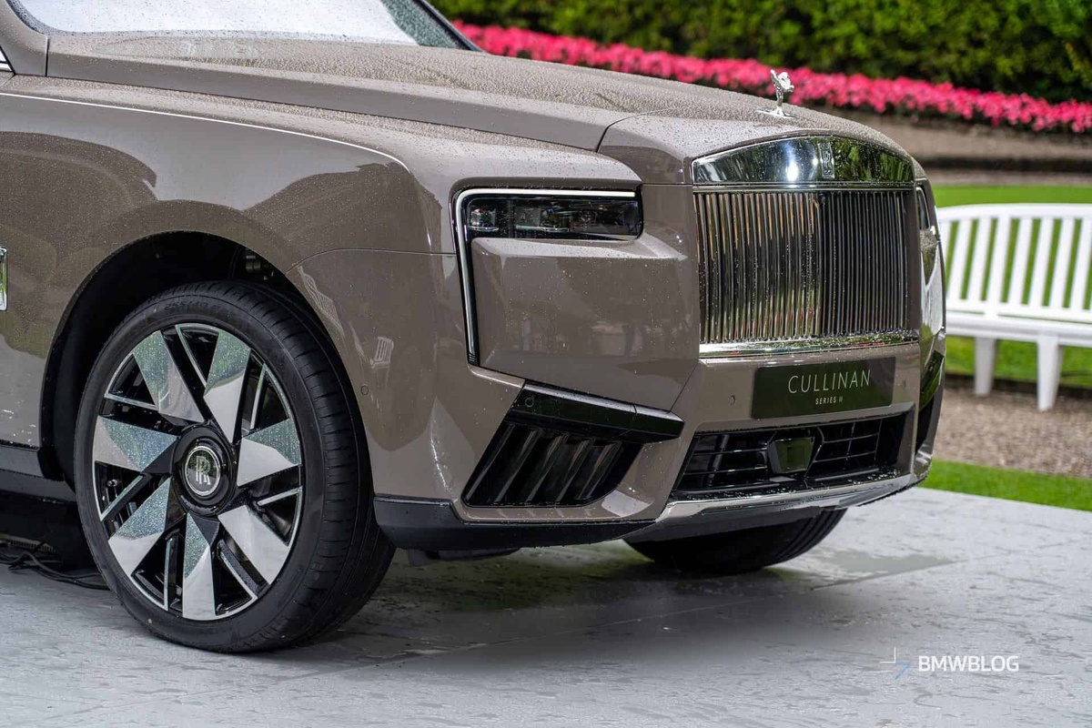 Ảnh thực tế Rolls-Royce Cullinan Series II vừa ra mắt
